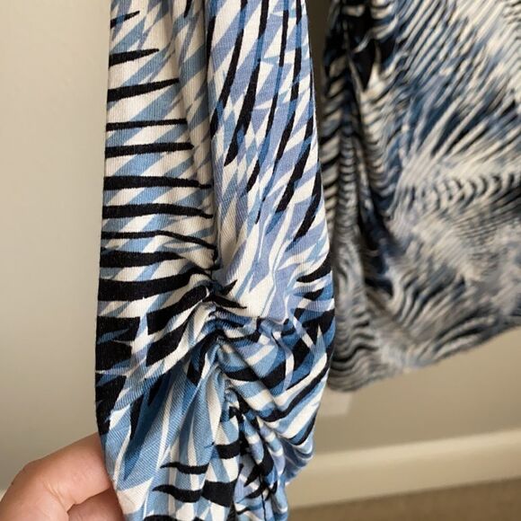 lily Blue Palm Print 3/4 Length Dress - Picture 15 of 16